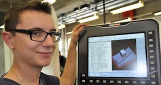 Marco Schnidrig, Polymechaniker im vierten Lehrjahr bei der Scintilla in St. Niklaus.