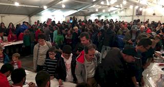 Andrang in Sitten: 90 Minuten bis zur Unterschrift.