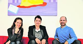 Sie arbeiten neu zusammen. Daniela Furrer, Bibliothekarin an der Mediathek Brig, Benita Imstepf, Direktorin Mediathek Brig, und Michel Schmidt, Rektoratsrat Kollegium Spiritus Sanctus Brig: Sie machen gemeinsame Sache f&uuml;r den interessierten Nachwuchs.