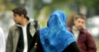 Mindestens eine Demonstrantin gegen den Kopftuchzwang ist festgenommen und eingesperrt worden. (Symbolbild)