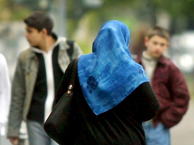 Mindestens eine Demonstrantin gegen den Kopftuchzwang ist festgenommen und eingesperrt worden. (Symbolbild)