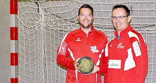 Teamcaptain Sascha Furrer (l.) und Pr&auml;sident Fredy Karlen haben gut lachen: Nach vier Runden steht der KTV Visp in der 2.-Liga verlustpunktlos an der Tabellenspitze.