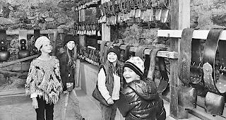 Grosse Auswahl. Die j&uuml;ngsten Besucher erfreuten sich vor allem an dem Gel&auml;ute der Glocken. 