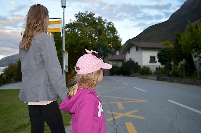 Die Haltestelle «Landmauer» in Gamsen ist für die Kindergärtner gefährlich.