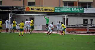 Goalie Florian Zuber wird auch gegen Martinach im Tor des FC Oberwallis Naters stehen.