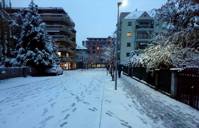 ... die Strassen im Talgrund (Fotos aus Brig).