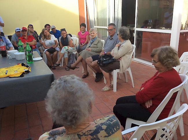 Gesprächsrunde auf Walliser Deutsch in San Jeronimo Norte. 