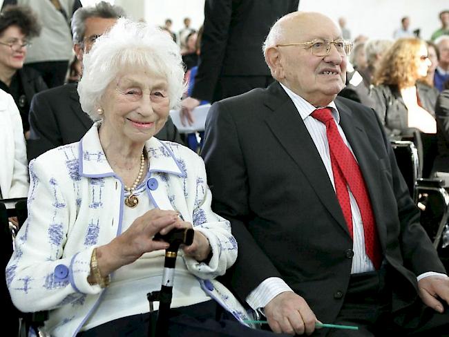 Am früheren Wohnhaus des Literaturkritikers Marcel Reich-Ranicki und seiner Frau Teofila in Frankfurt wird eine Gedenkplakette angebracht. (Archivbild)