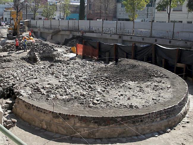 Der Tempel dürfte nach Einschätzung von Experten dem aztekischen Windgott Ehecatl gewidmet gewesen sein. Ihm sind vermutlich auch die Menschen geopfert worden, deren Skelette darin gefunden wurden.