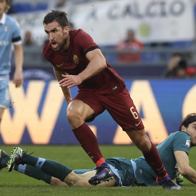Kevin Strootman von der AS Roma jubelt nach dem Führungstor im Derby
