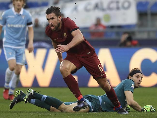 Kevin Strootman von der AS Roma jubelt nach dem Führungstor im Derby