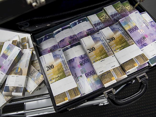 Mehr Geld im Portemonnaie. Walliserinnen und Wallisern bleiben nach Abzug der Fixkosten mehr Scheine als im nationalen Schnitt. 