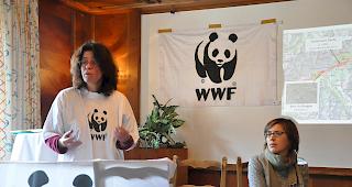 Marie Th&eacute;r&egrave;se Sangra (links) und Laura Schmid reichen Klage wegen fehlender Kompensationsmassnahmen ein.