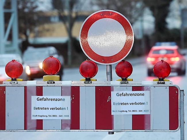 Wegen einer britischen Fliegerbombe musste die Innenstadt von Augsburg evakuiert werden. 54