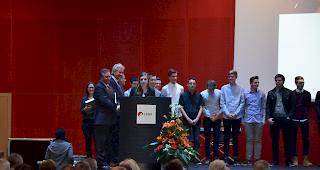 Am Neujahrsempfang der Gemeinde Leuk konnten 37 Jugendliche den B&uuml;rgerbrief entgegennehmen.