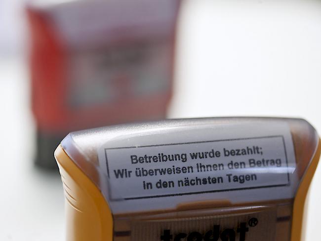 Stempel in einem Betreibungsamt: die Zahl der Firmenpleiten stieg 2016 um 6,7 Prozent im Vergleich zum Vorjahr. (Archiv)