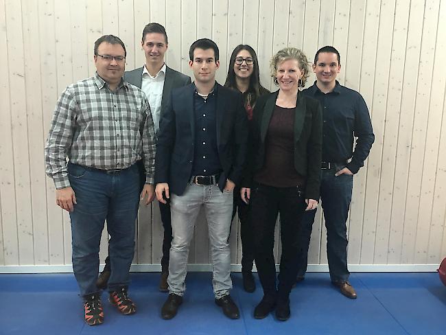 Der neue Vorstand. Alain Seiler, Leon Hischier, Martin Julier, Andrea Noti, Eveline Kaufmann und Franco Jost. Es fehlt die Grafikerin Martina Hunziker.