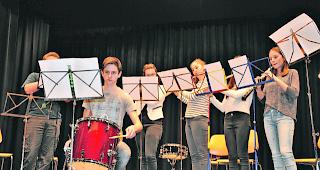 Perkussionistensolo. Die Teilnahme am Erlebnistag &laquo;Sound z&auml;mu&raquo; war f&uuml;r die 60 Jugendlichen kostenlos. 