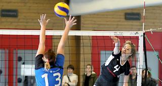 Tabellenf&uuml;hrer. Vanessa Wyer (Nr. 4) und der VBC Visp.