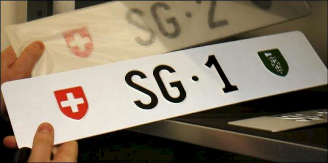 Rekordhalter: Ein Bieter hat für das Kennzeichen «SG 1» 135 000 Franken bezahlt.