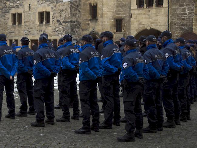Die meisten Kantone haben auch 2016 zusätzliche Polizisten vereidigt. (Symbolbild)