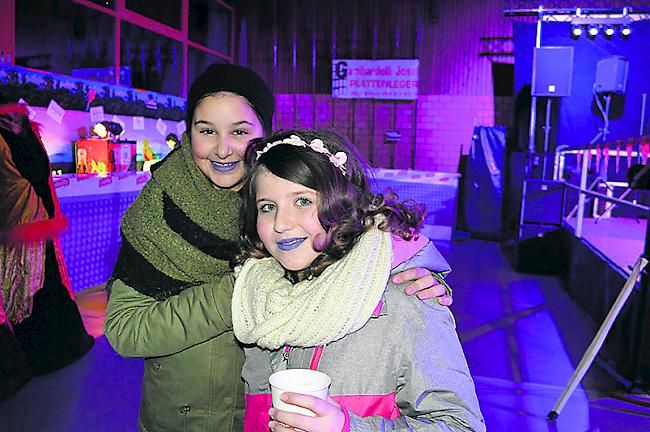 Elena Schnyder (13) und Giulia-Kim Willa (13) aus Susten.