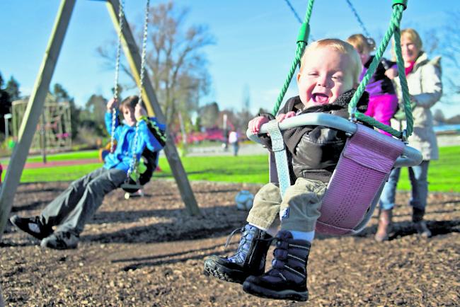 Zeichen setzen. Die Zwergensprache, so Kursleiterin Carmen Studer, ermögliche es Kindern, sich leichter zu verständigen.  