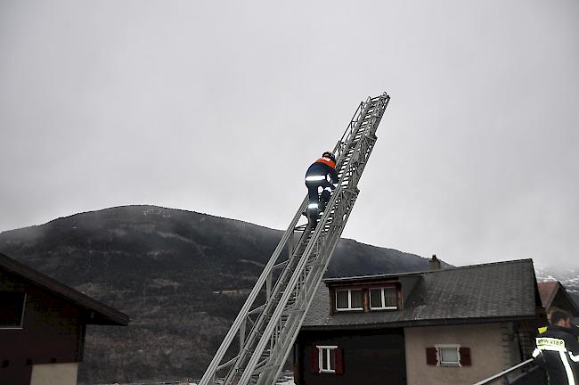 Der Umgang mit der Rettungsleiter will ebenfalls geübt sein.