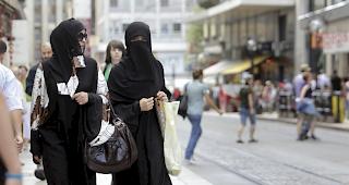 Der gr&ouml;sste Teil der Schweizer Stimmb&uuml;rger w&uuml;rde sich derzeit f&uuml;r ein Burka-Verbot aussprechen. (Archivbild)