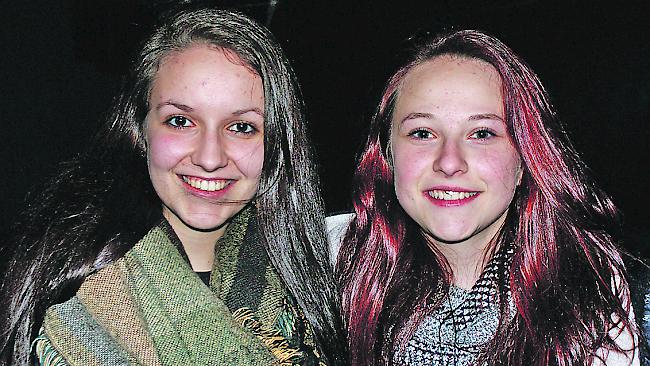 Chiara Kalbermatten (17) aus Glis, Larissa Eggel (17) aus Brigerbad