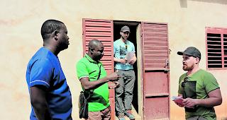 Erkl&auml;rungsbedarf. In den ersten Tagen hatten Rainer Amacker (Bildmitte) und Philipp Fasel einiges zu erkl&auml;ren.