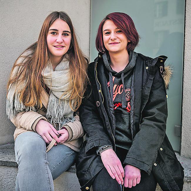 Mirielle Brantschen (17) aus St. Niklaus und Nadja Katharina Freitag (16) aus Glis