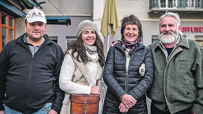 Thomas Walpen (48) aus Binn, Antonia Wenger (54), Marlene (57) und Kurt Kummer (60), alle drei aus Ried-Mörel