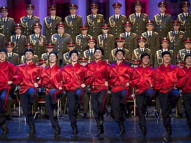 Mitglieder des Alexandrow-Ensembles am Donnerstag bei ihrem ersten Konzert seit dem Flugzeugunglück, das an Weihnachten 64 Chormitglieder das Leben kostete.