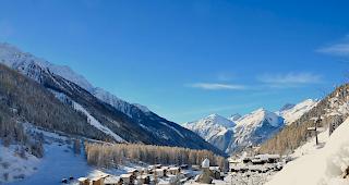 Winterpanorama. Blatten im L&ouml;tschental liegt zwischen dem Bietschhorn, der L&ouml;tschenl&uuml;cke und dem Petersgrat.