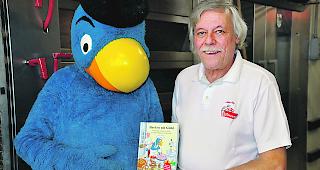 Auf der Erfolgsspur: Lukas Imseng mit Globi.