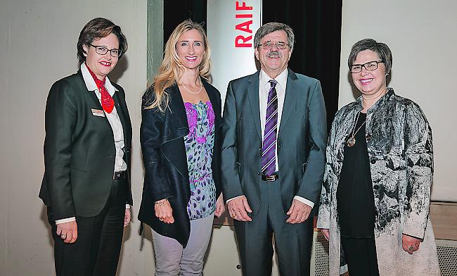 Carmen Zenklusen, Tanja Frieden, Dr. Eduard Gnesa und Christine Gertschen 