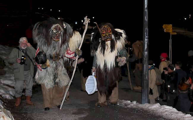 Impressionen vom Tschäggättu-Umzug am Donnerstagabend im Lötschental.