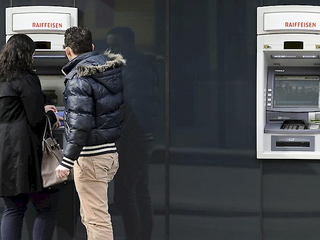 Die Bank Raiffeisen hat zwar weniger Gewinn geschrieben, dennoch beurteilt sie das letzte Jahr positiv. (Archiv)