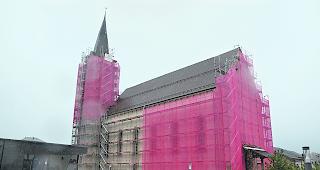 Geburtsstunde. 1880 wurde die Kirche in Gampel im neugotischen Stil gebaut. Die Baukosten betrugen gerade mal 15000 Franken. Die Einweihung fand schliesslich 1885 durch den Bischof von Sitten statt. 