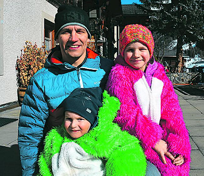 Werner Bellwald (43) mit Kai (5) und Mia (7). 