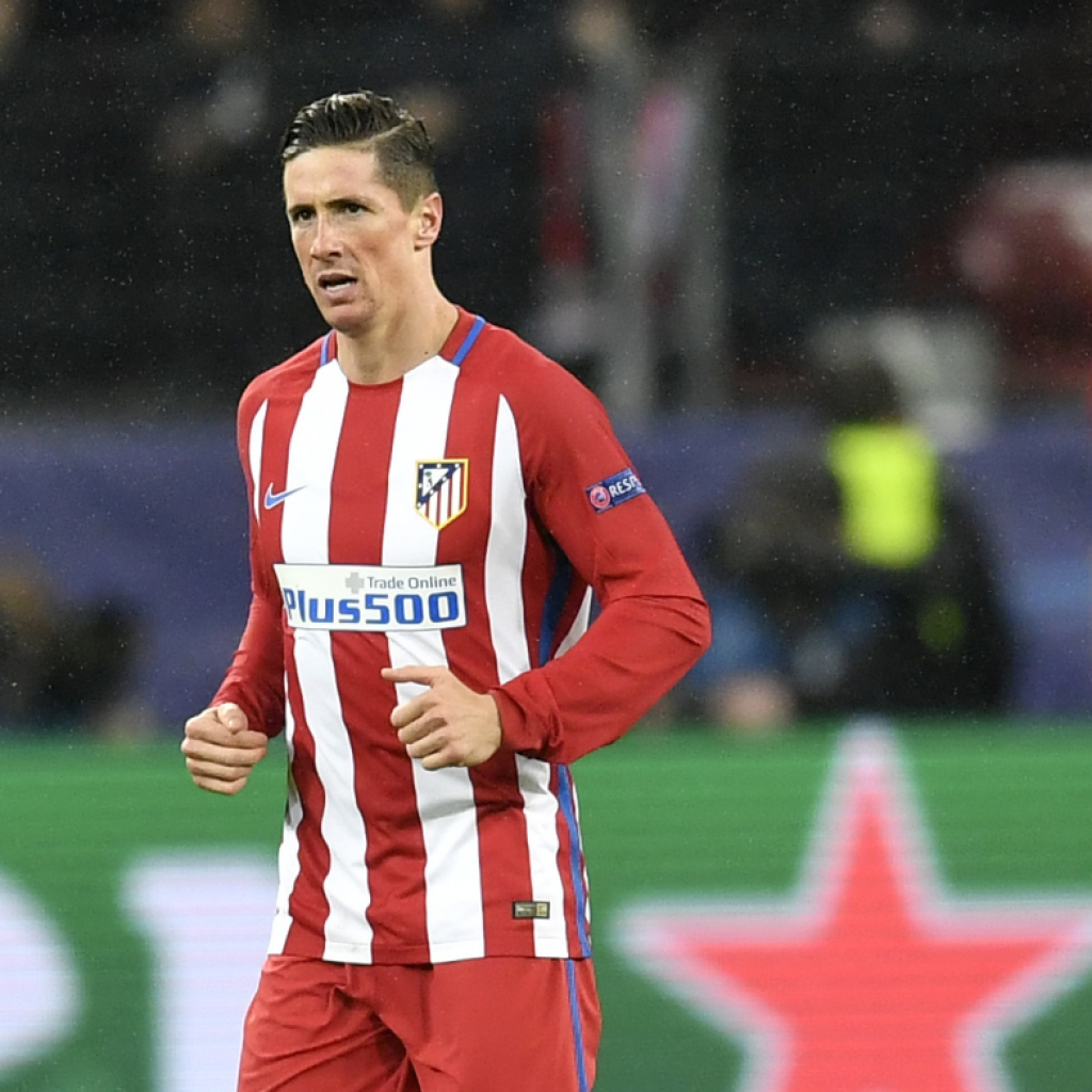 Bewusstloser Torres vom Platz getragen 1815.ch