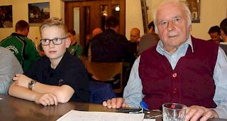 Schiesssport verbindet: der J&uuml;ngste und der &Auml;lteste sassen nebeneinander.