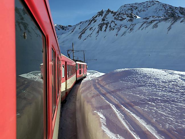 Die Strecke der Matterhorn Gotthard Bahn ist zwischen Nätschen UR und dem Oberalppass nach Graubünden wegen eines Lawinenniedergangs seit dem frühen Mittwoch unterbrochen. (Archivbild)