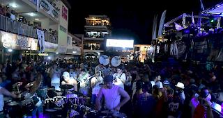 Carneval. Die Chimbilacos ziehen durch die Strassen von Las Tablas.