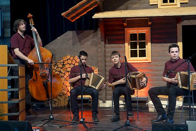 Die «Walliser Örgeler» aus Ried Brig: Angelo Eyer, Fréderic Tenisch, Iwan Zurwerra und Andy Kalbermatten (von rechts).