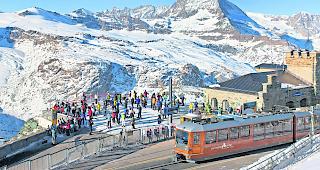 Wie die Anlagen der Zermatt Bergbahnen muss auch die Gornergratbahn ihren Betrieb einstellen. Auf beh&ouml;rdliche Anordnung gilt dies vorerst bis zum 26 April.