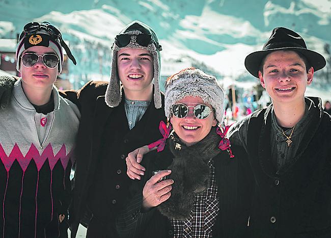 Franco Bieler (14), Samuel Seiler (17), Ruth Bieler (49) und Alessandro Bieler (16), alle aus Termen
