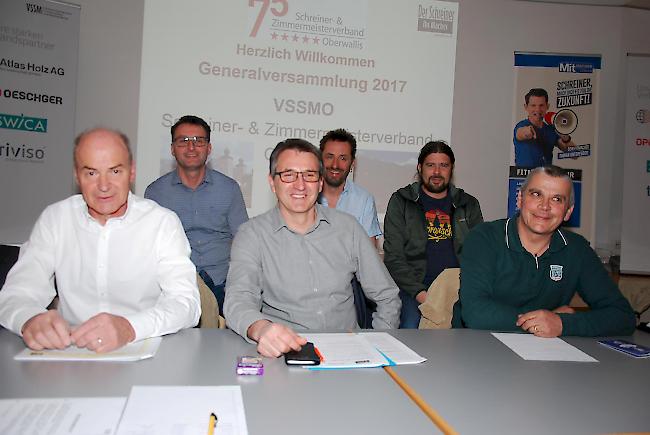 Der Vorstand des Schreiner- und Zimmermeisterverbands. Von links: Geschäftsführer Armand Pfammatter, Reinhard Schwery, Jörg Imboden, Reinhard Perren, Fabian Nussbaumer und Eugen Lehner.