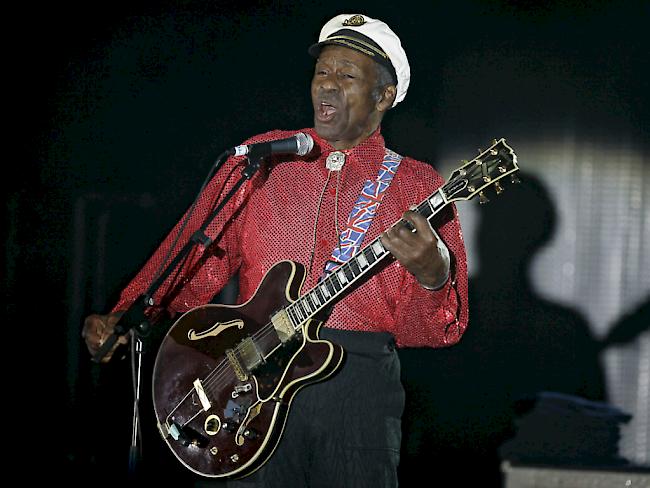 Von der Bühne des Lebens abgetreten: US-Sänger und Gitarrist Chuck Berry stirbt 90-jährig. (Archivbild)